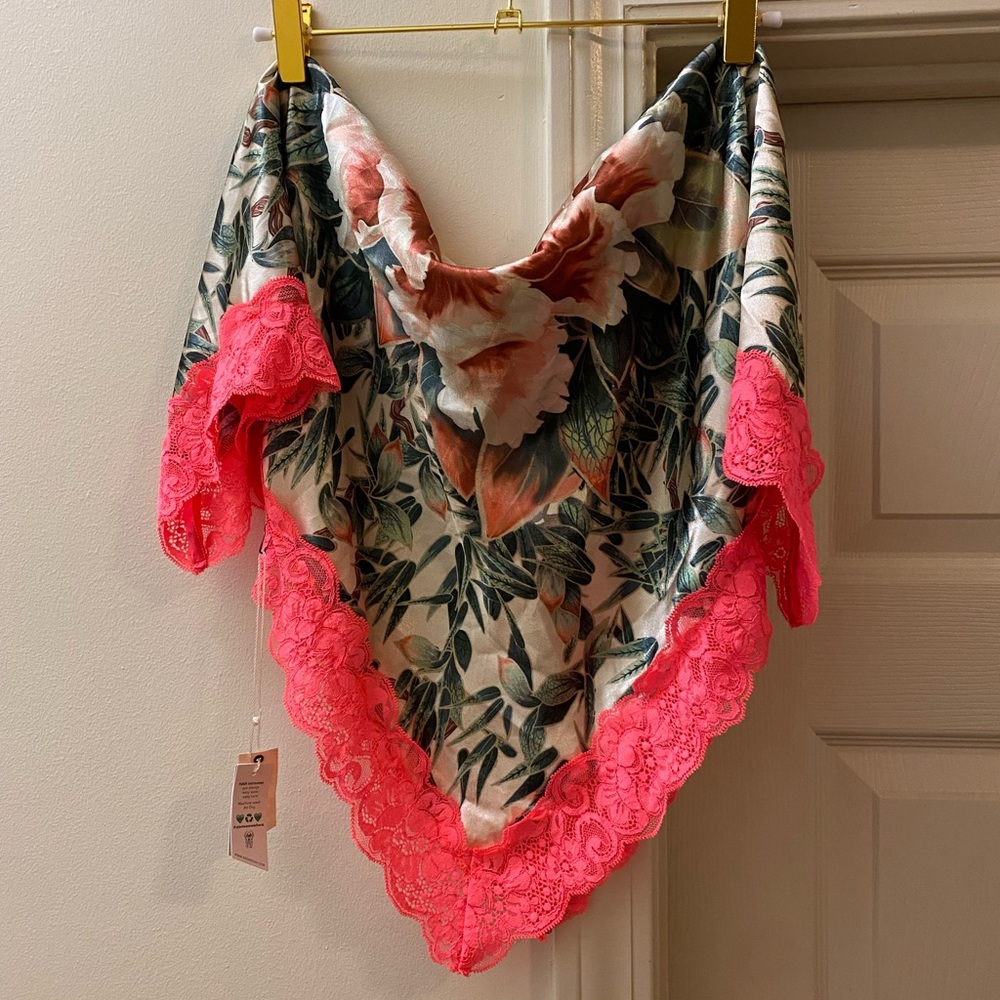 Silky scarf top NWT
